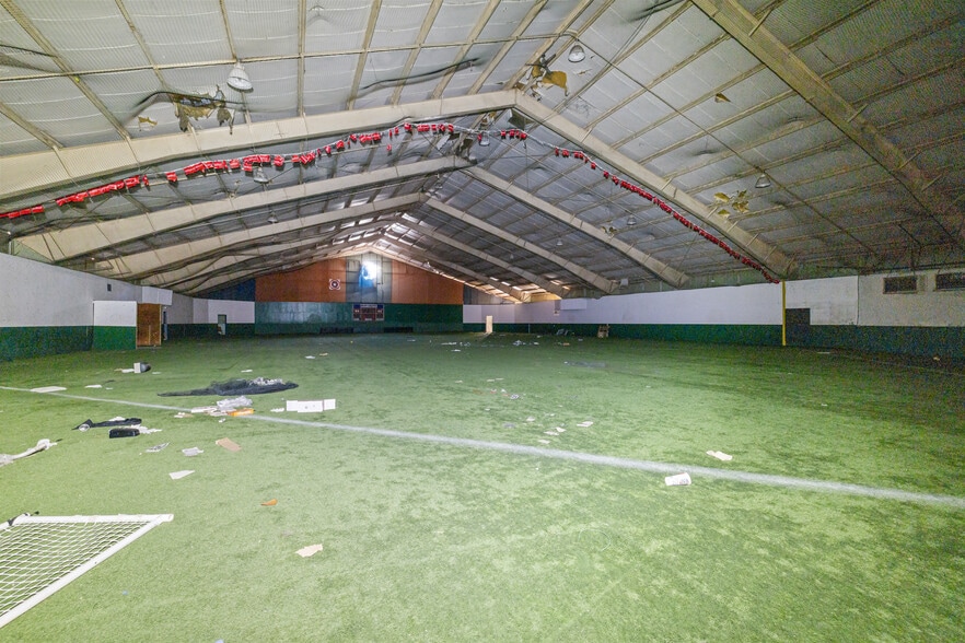 More Photos Of 5105 N Lindbergh Blvd, Florissant Sports And Entertainment For Sale