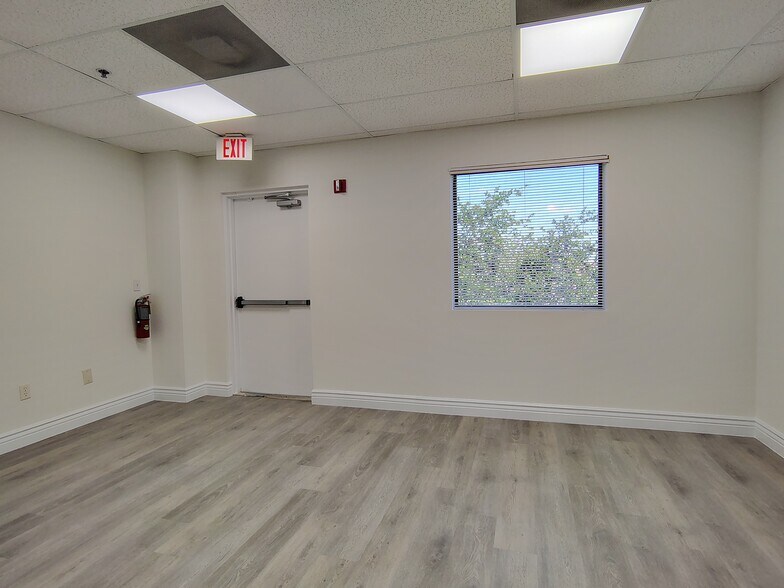 More Photos Of 2405-2425 N University Dr, Coral Springs Loft Creative Space For Lease