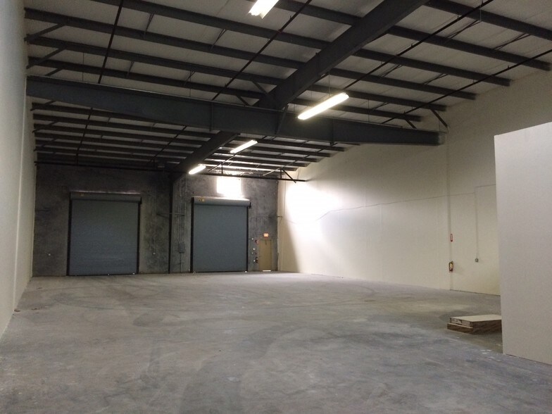 More Photos Of 680-694 NW Enterprise Dr, Port Saint Lucie Warehouse For Lease