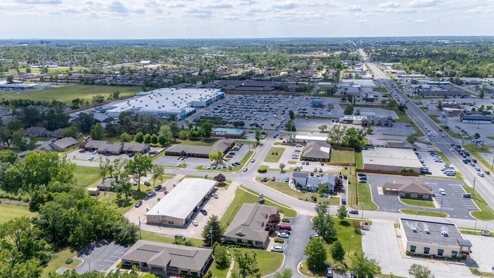 More Photos Of 201 S 20th St, Rogers Loft Creative Space For Lease