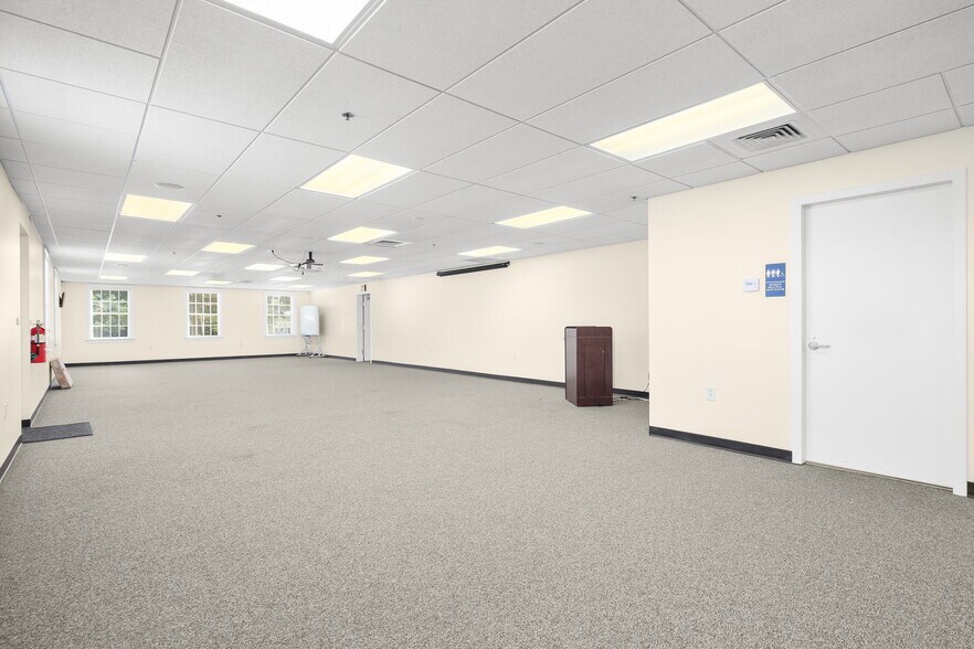 More Photos Of 3310 Shannon Park Dr, Fredericksburg Office For Sale