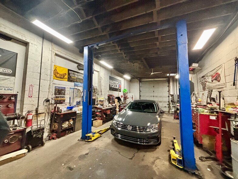 More Photos Of 28 Stone St, Stamford Industrial For Sale