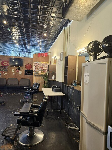 More Photos Of 126 Railroad St, Thomson Storefront For Sale