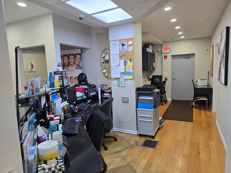More Photos Of 9629 S Southwest Hwy, Oak Lawn Medical For Sale