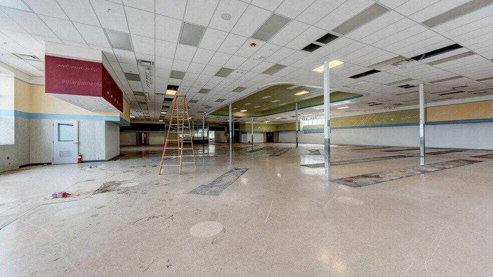 More Photos Of 85 Middletown Ave, North Haven Drugstore For Sale