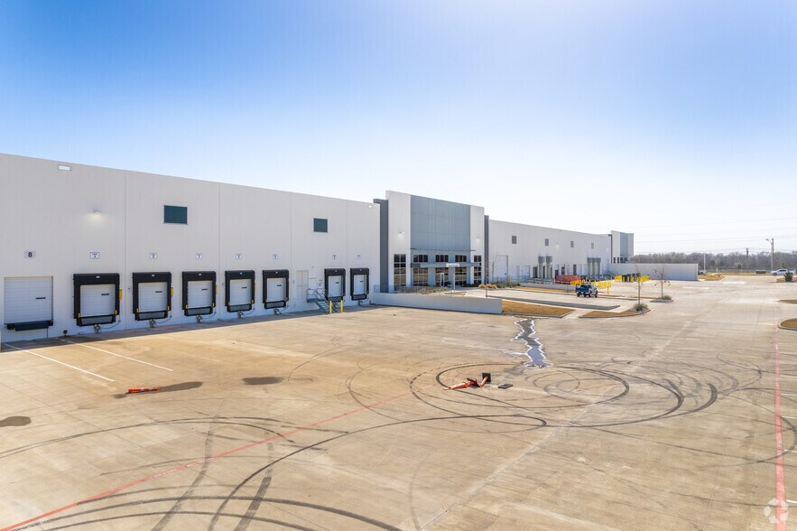 More Photos Of 1501 Joel East Rd, Fort Worth Distribution For Lease