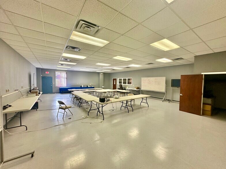 More Photos Of 4609 Resource Dr, Chattanooga Warehouse For Sale