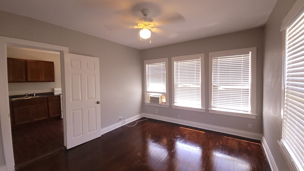 More Photos Of 218 Claremont Ave, San Antonio Multifamily For Sale