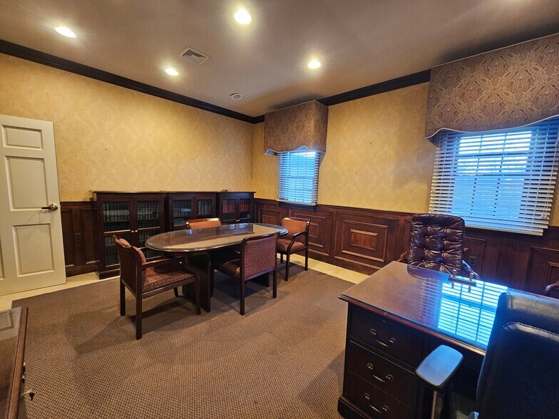 More Photos Of 32 Church St, Flemington Office Residential For Lease