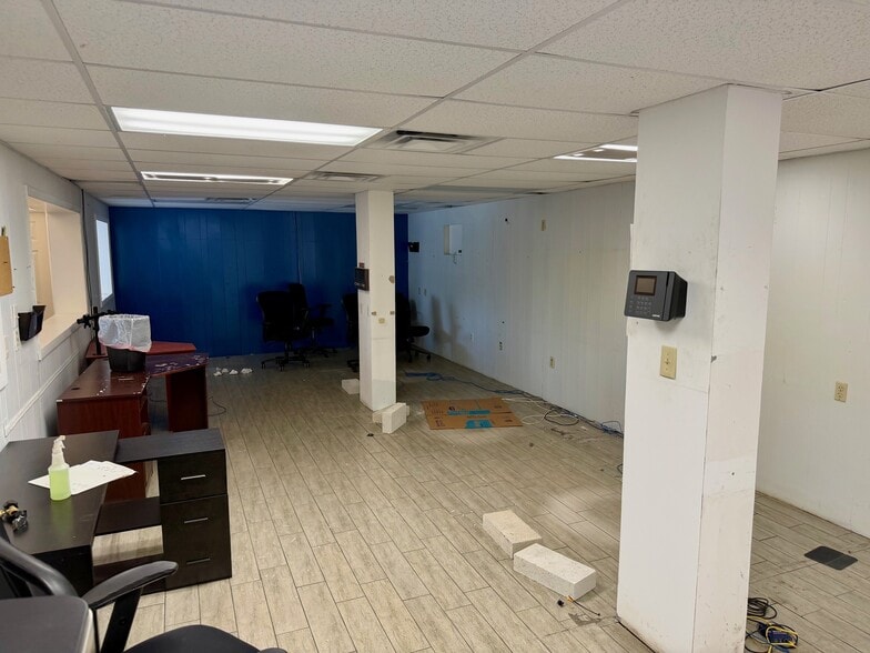 More Photos Of 414 W 9th St, Sanford Office For Sale