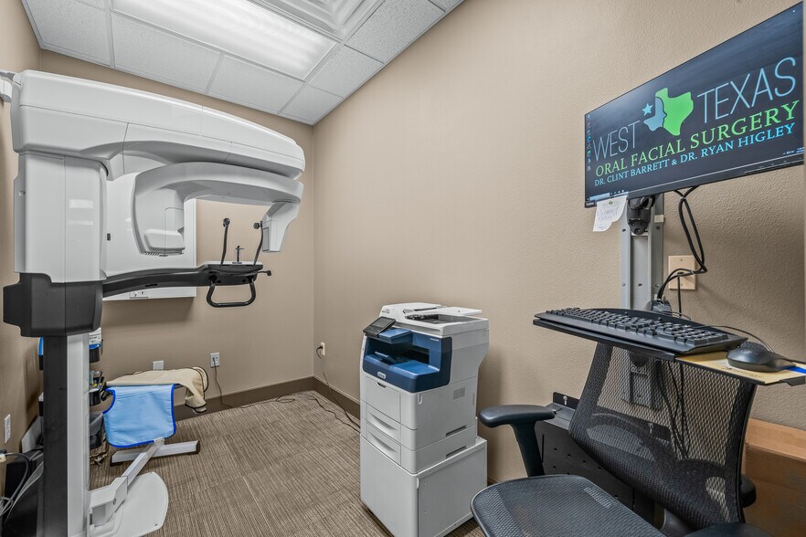 More Photos Of 7515 Quaker Ave, Lubbock Medical For Sale