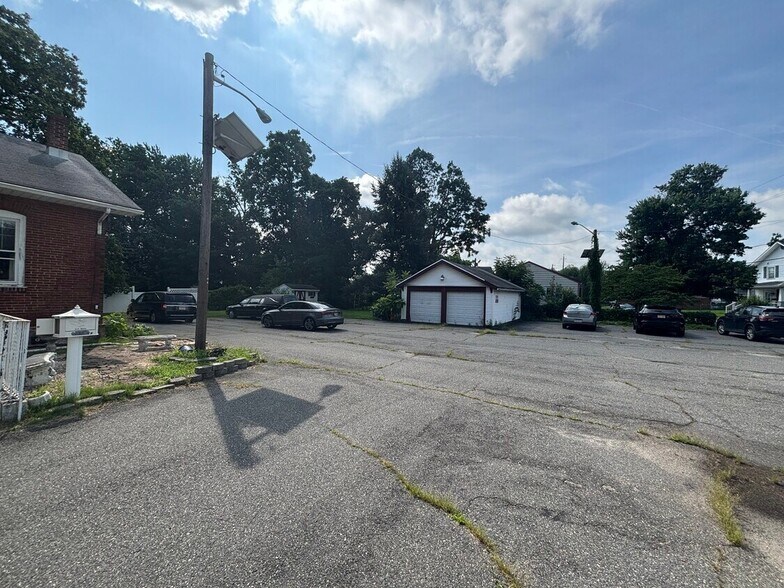 More Photos Of 867-869 Beverly Rd, Burlington Office For Sale