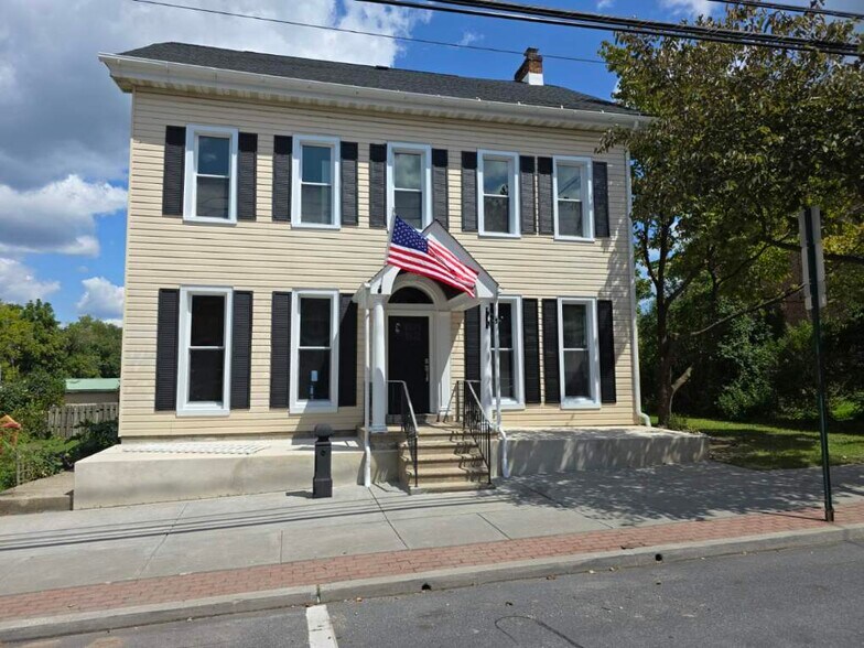 Primary Photo Of 121 S Main St, Alburtis Apartments For Lease