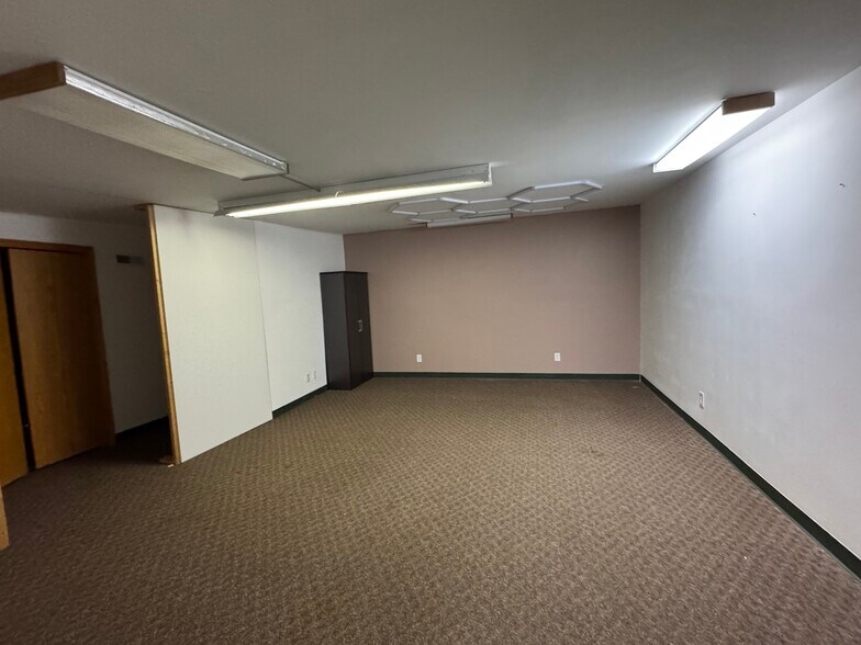 More Photos Of 12137 Rhea Dr, Plainfield Warehouse For Lease