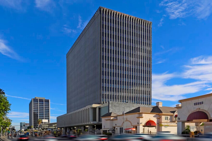 Primary Photo Of 15910 Ventura Blvd, Encino Office For Lease