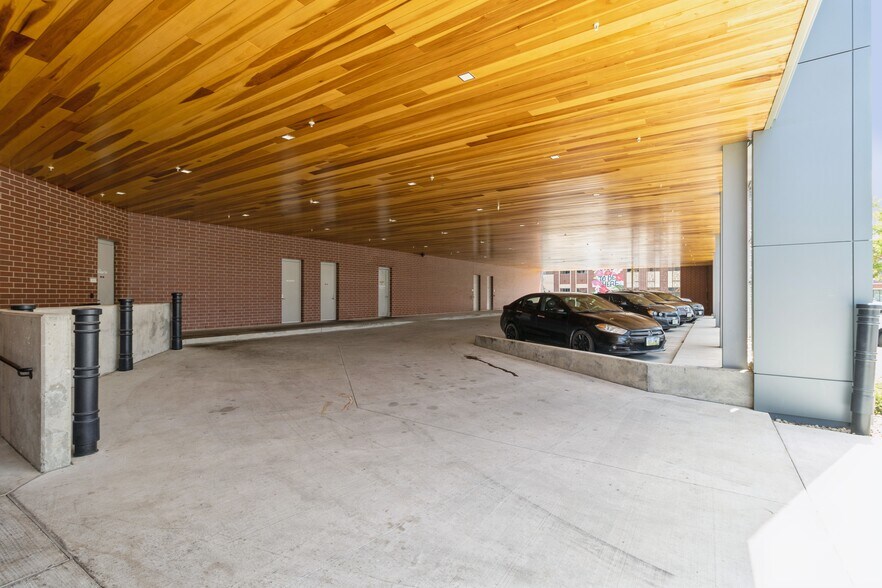 More Photos Of 1465 SW Park Square Dr, Ankeny Office For Lease