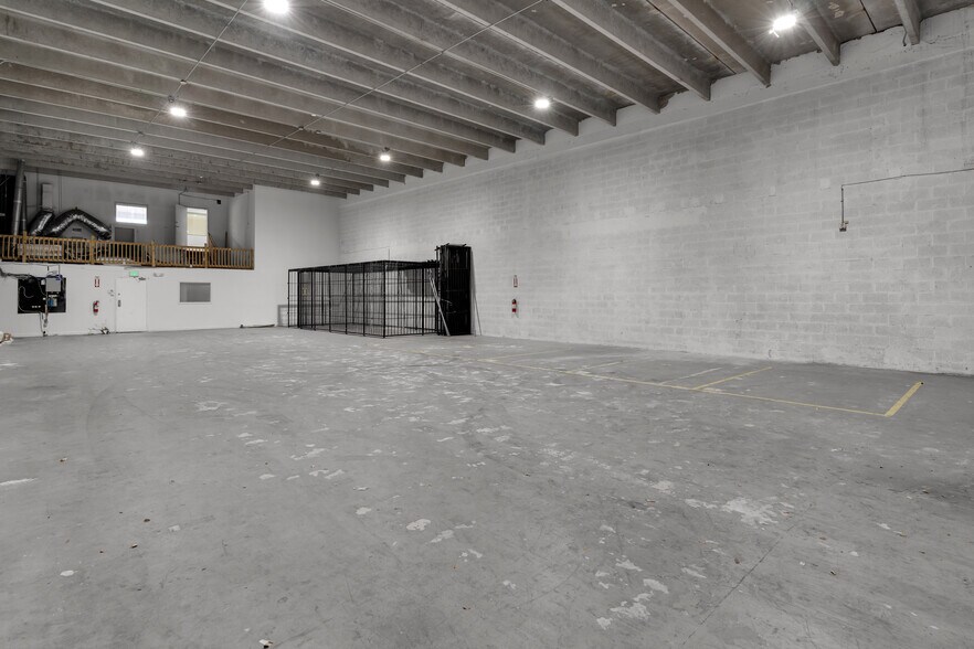 More Photos Of 8200-8358 NW 30th Ter, Doral Warehouse For Lease