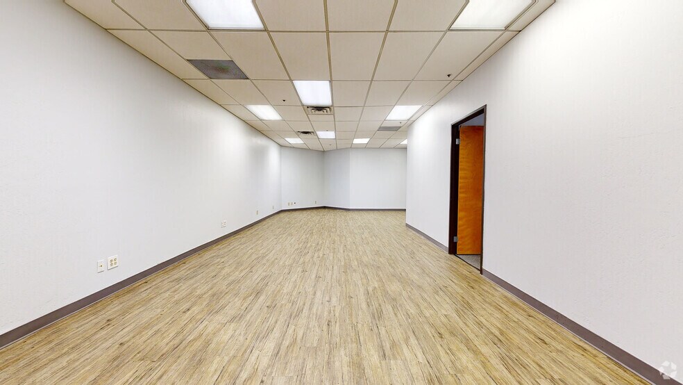 More Photos Of 4015 S McClintock Dr, Tempe Unknown For Lease