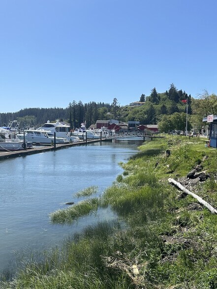 More Photos Of 126 Spruce St E, Ilwaco Hotel For Sale