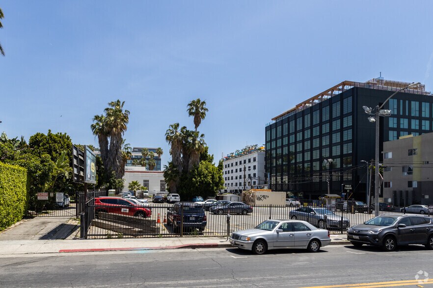 More Photos Of 1600 N Schrader Blvd, Los Angeles Hotel For Sale
