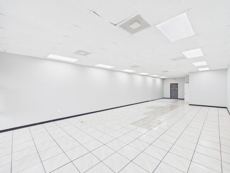 More Photos Of 17602 W Little York Rd, Houston General Retail For Lease
