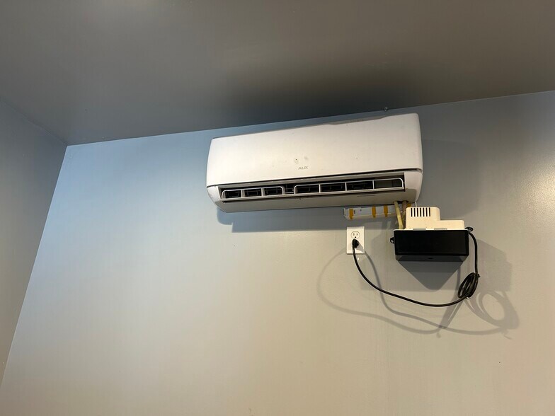 More Photos Of 12017 Carlsbad St, Houston Distribution For Lease