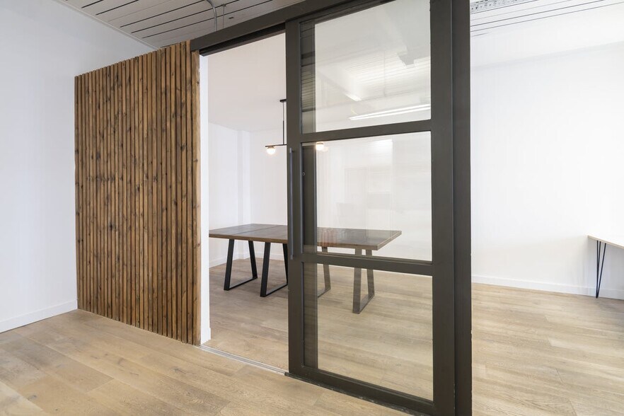 More Photos Of 4 Bath Pl, London Office For Lease