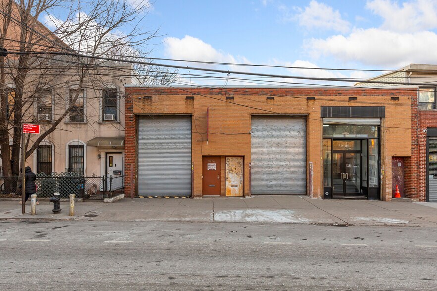 More Photos Of 3906 Crescent St, Long Island City Warehouse For Lease