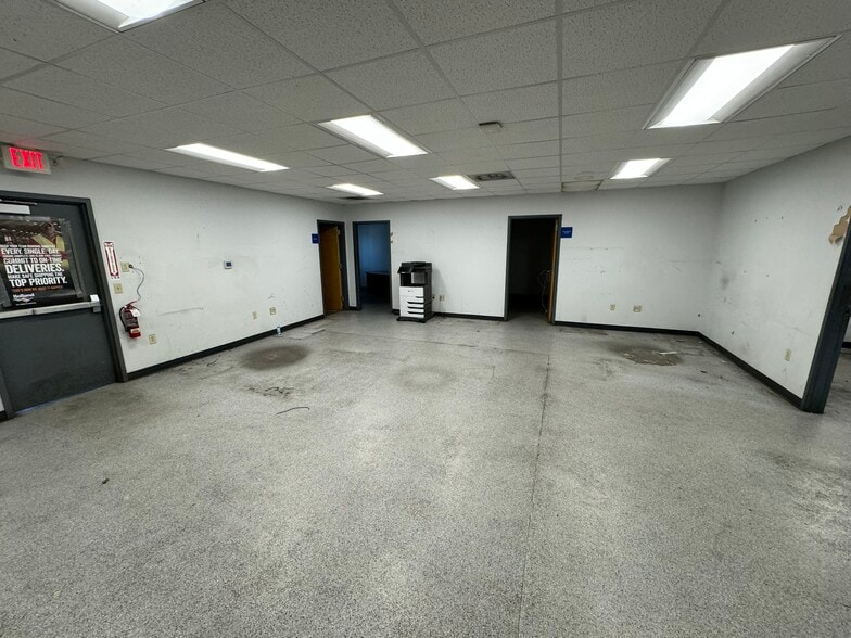 More Photos Of 700 NE Arch St, Atlanta Truck Terminal For Sale