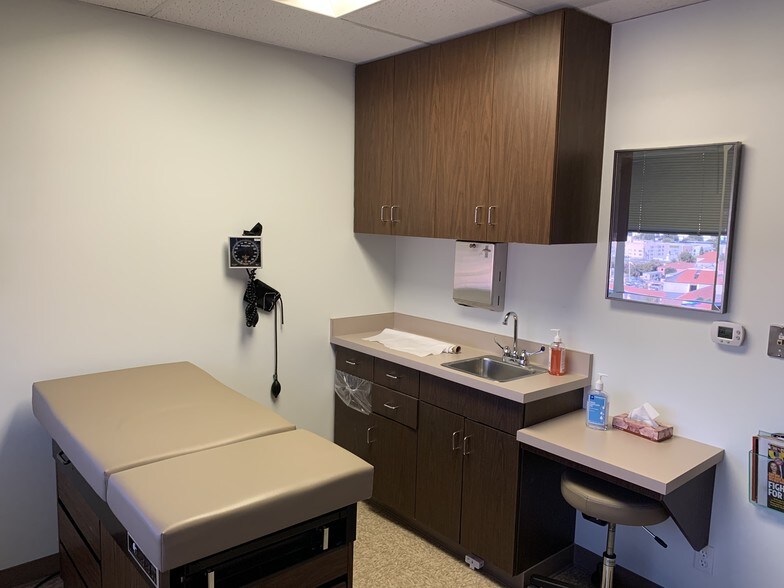 More Photos Of 2080 Century Park E, Los Angeles Medical For Lease