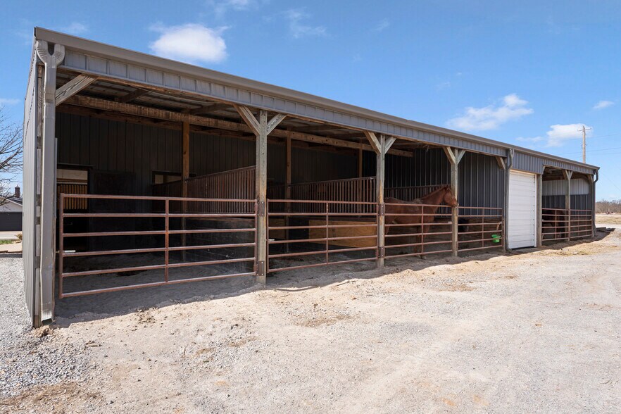 More Photos Of 13354 E 520 Rd, Colcord Sports And Entertainment For Sale