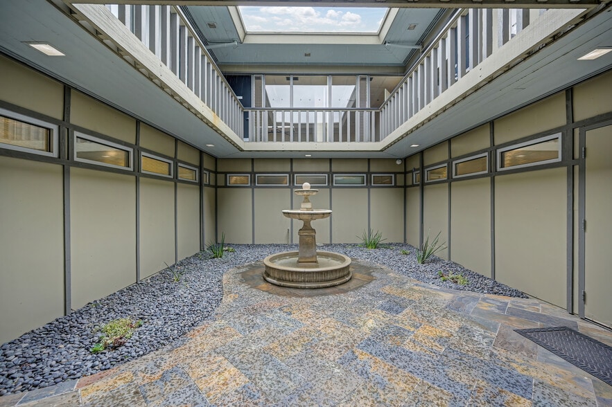 More Photos Of 2398 Fair Oaks Blvd, Sacramento Office For Sale