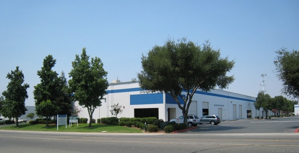 More Photos Of 7307 Roseville Rd, Sacramento Unknown For Lease