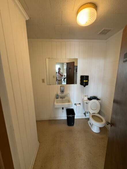 More Photos Of 2032 Sylvester Dr, Moultrie Warehouse For Sale