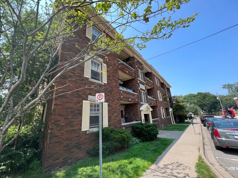 More Photos Of 3 Church St, St Catharines Apartments For Sale