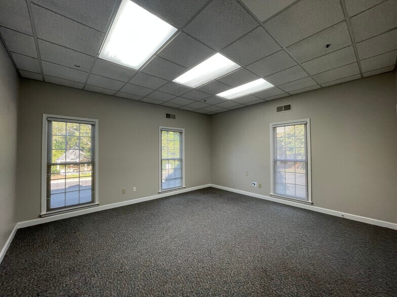 More Photos Of 1111 Cambridge Sq, Alpharetta Office Residential For Sale
