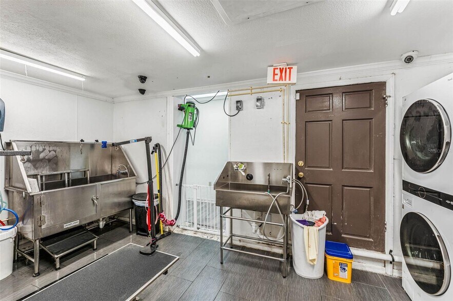 More Photos Of 18-20 E Plant St, Winter Garden General Retail For Sale