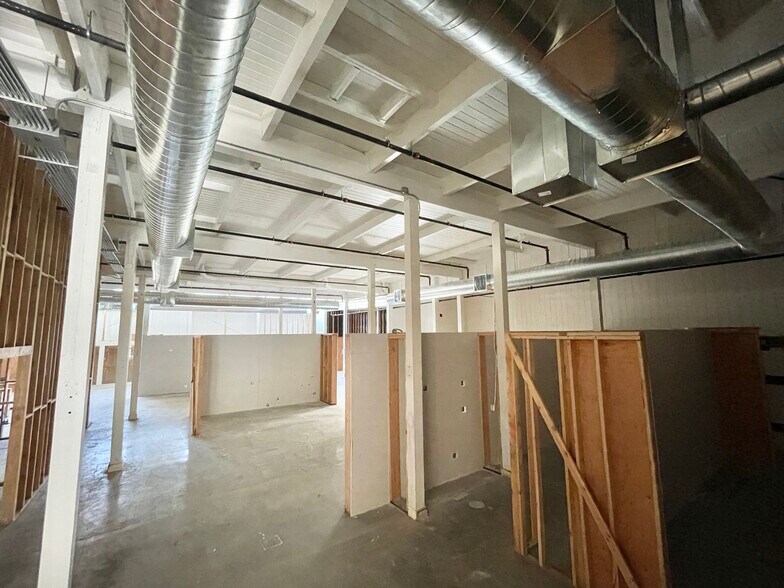 More Photos Of 2520 Santa Monica Blvd, Santa Monica Storefront For Lease