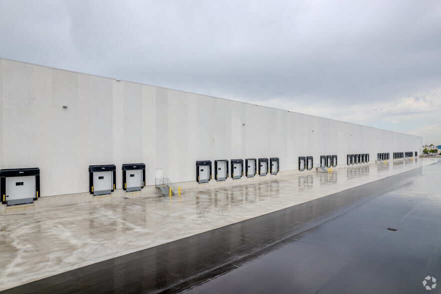 More Photos Of 3100 Mainway, Burlington Distribution For Sale