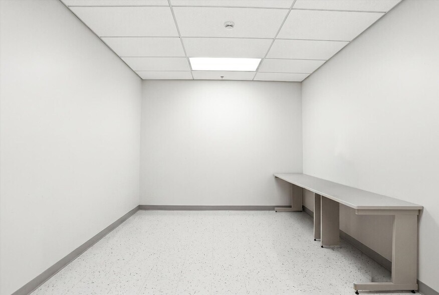 More Photos Of 15 Roszel Rd, West Windsor Office For Sale
