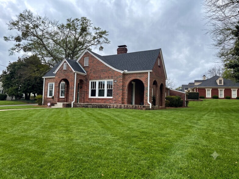 Primary Photo Of 490 S Perry St, Lawrenceville Coworking Space