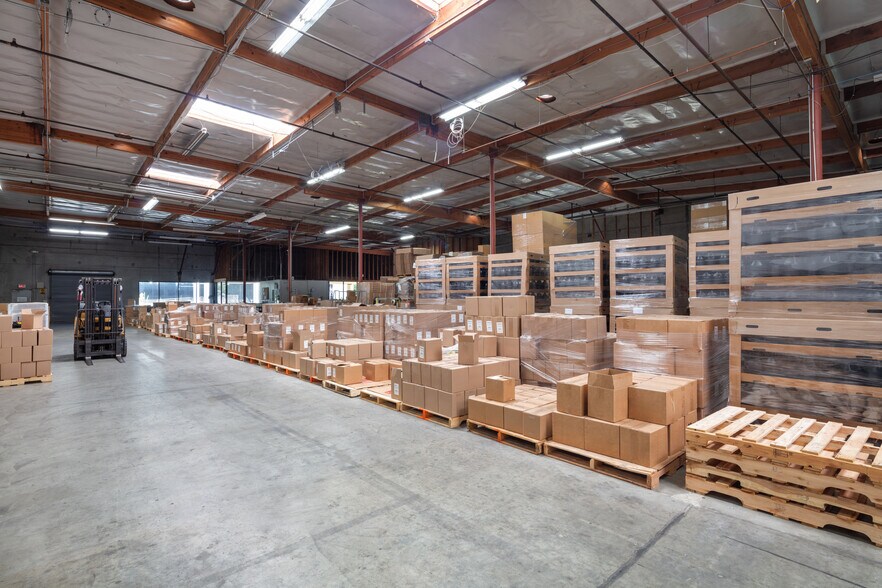 More Photos Of 2630 Business Park Dr, Vista Manufacturing For Sale