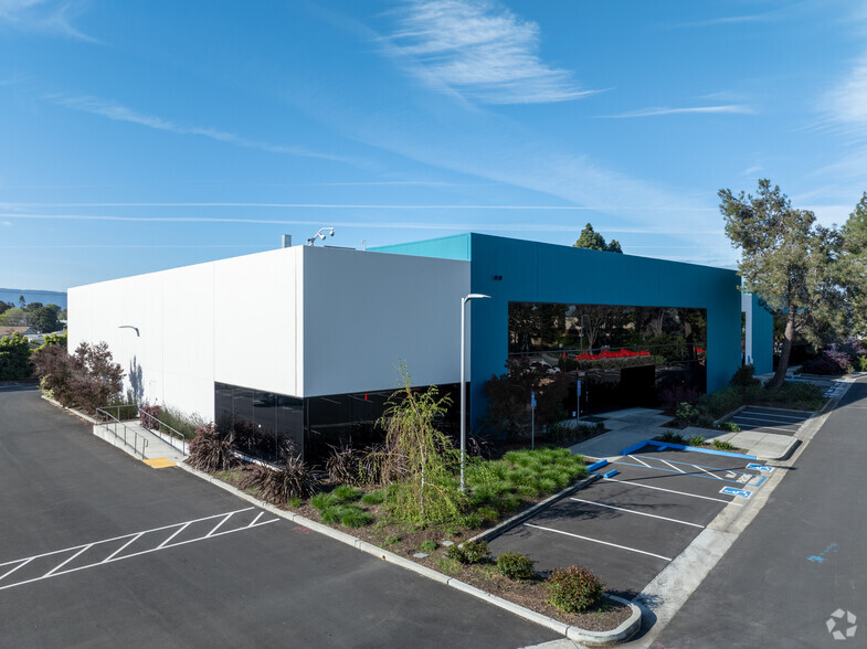 Primary Photo Of 1360 O'Brien Dr, Menlo Park Research And Development For Lease