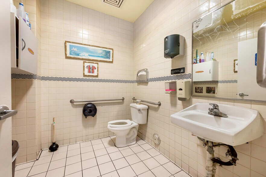 More Photos Of 5633 Lincoln Ave, Cypress Fast Food For Lease