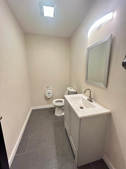 More Photos Of 2300 Grand Blvd, Holiday Flex For Sale