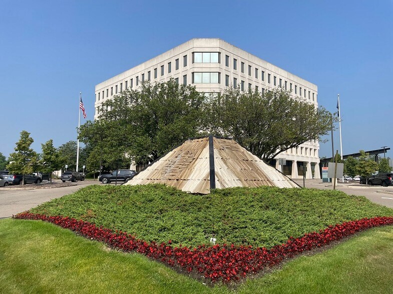 More Photos Of 29201 Telegraph Rd, Southfield Medical For Lease