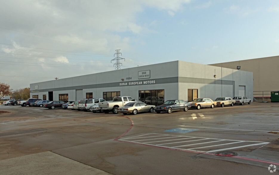 More Photos Of 11056 Shady Trl, Dallas Unknown For Lease