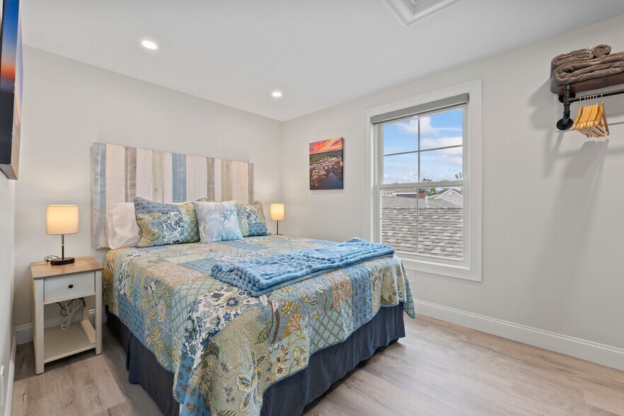 More Photos Of 113 113, 115 & 117 Perkins Cove, Ogunquit General Retail For Sale