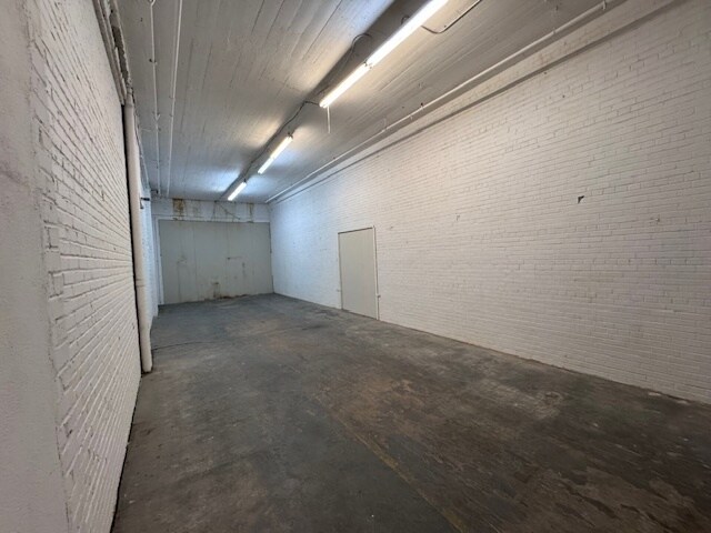 More Photos Of 3680-3700 Rue Saint-Patrick, Montréal Showroom For Lease