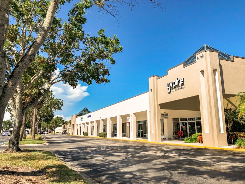 More Photos Of 6050 Collier Blvd, Naples Storefront For Sale